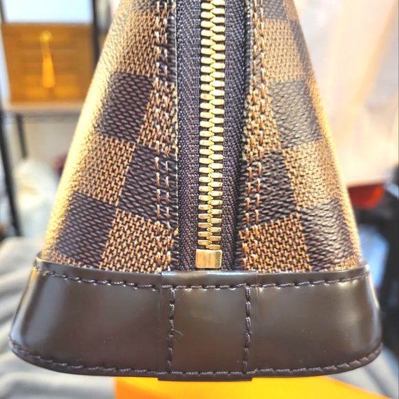 Authentic Louis Vuitton Alma BB in Damier Ebene - Picture 10 of 17